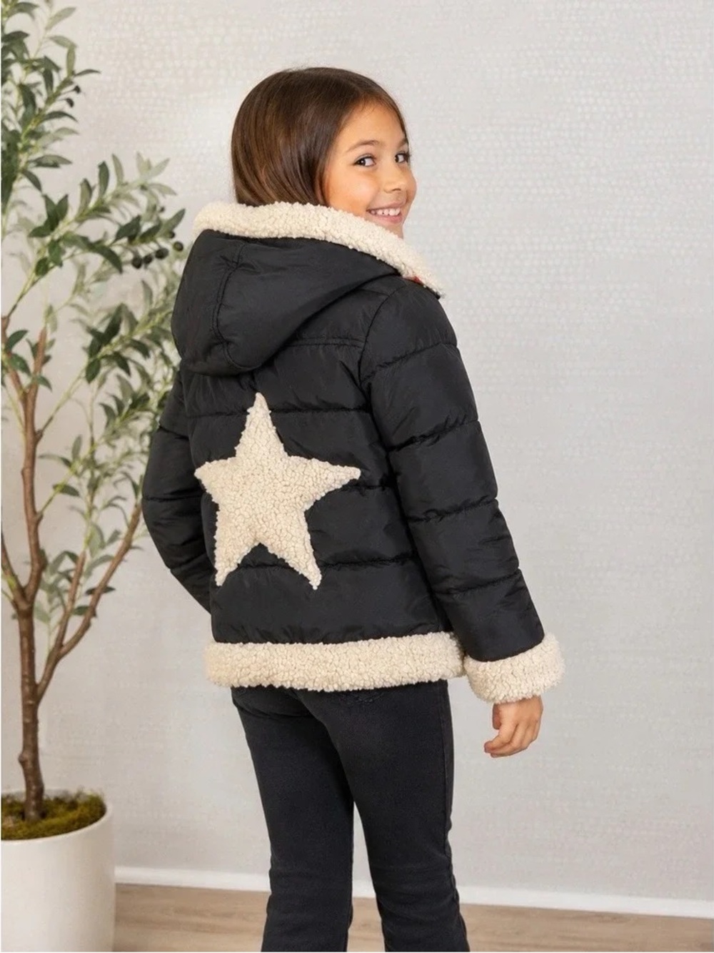 Sam Edelman Girls’ Black and WhiteStar Sherpa Puffer Coat Like New Size L 14/16